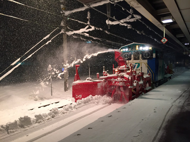 大型機械での除雪の様子